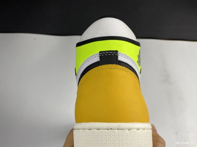 Rep Onekick 1 OG 'VOLT RETRO JORDAN HIGH GOLD' 555088-118 AIR 0720
